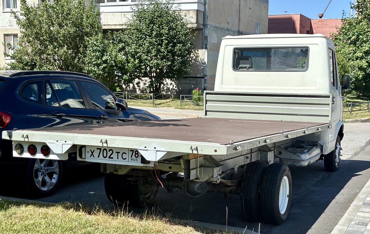 Санкт-Петербург, № Х 702 ТС 78 — Mercedes-Benz T1 '76-96
