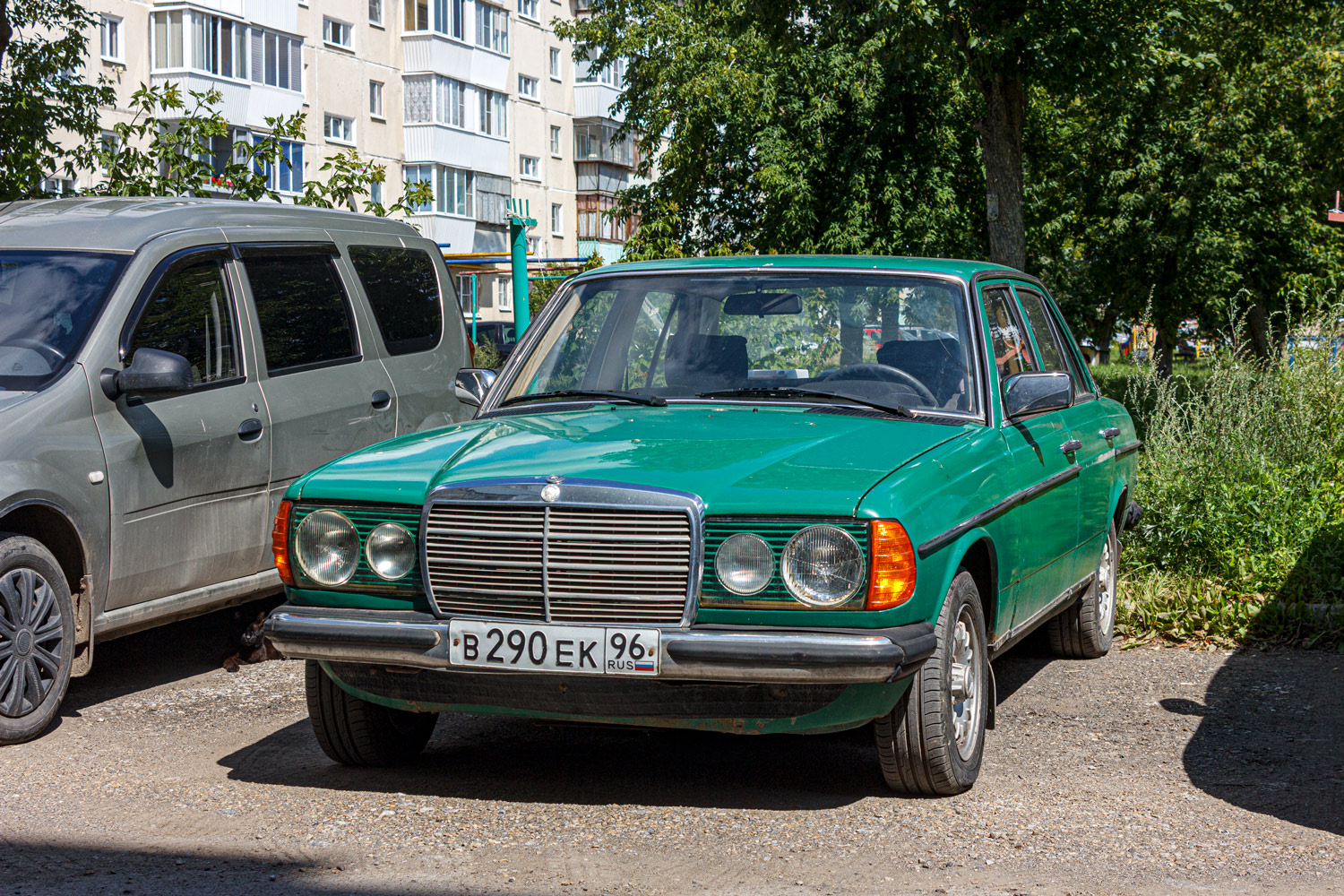 Свердловская область, № В 290 ЕК 96 — Mercedes-Benz (W123) '76-86