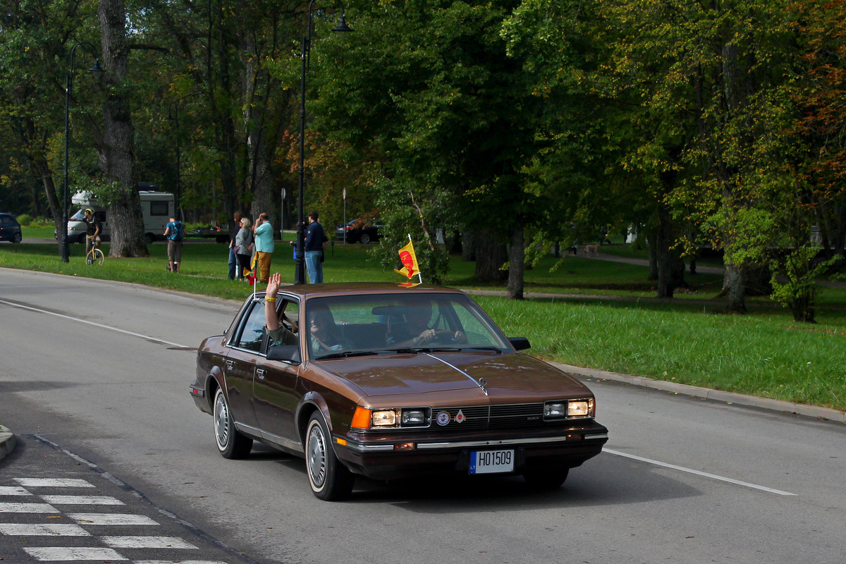Литва, № H01509 — Buick Century (5G) '82-96; Латвия — Retro Jūrmala 25