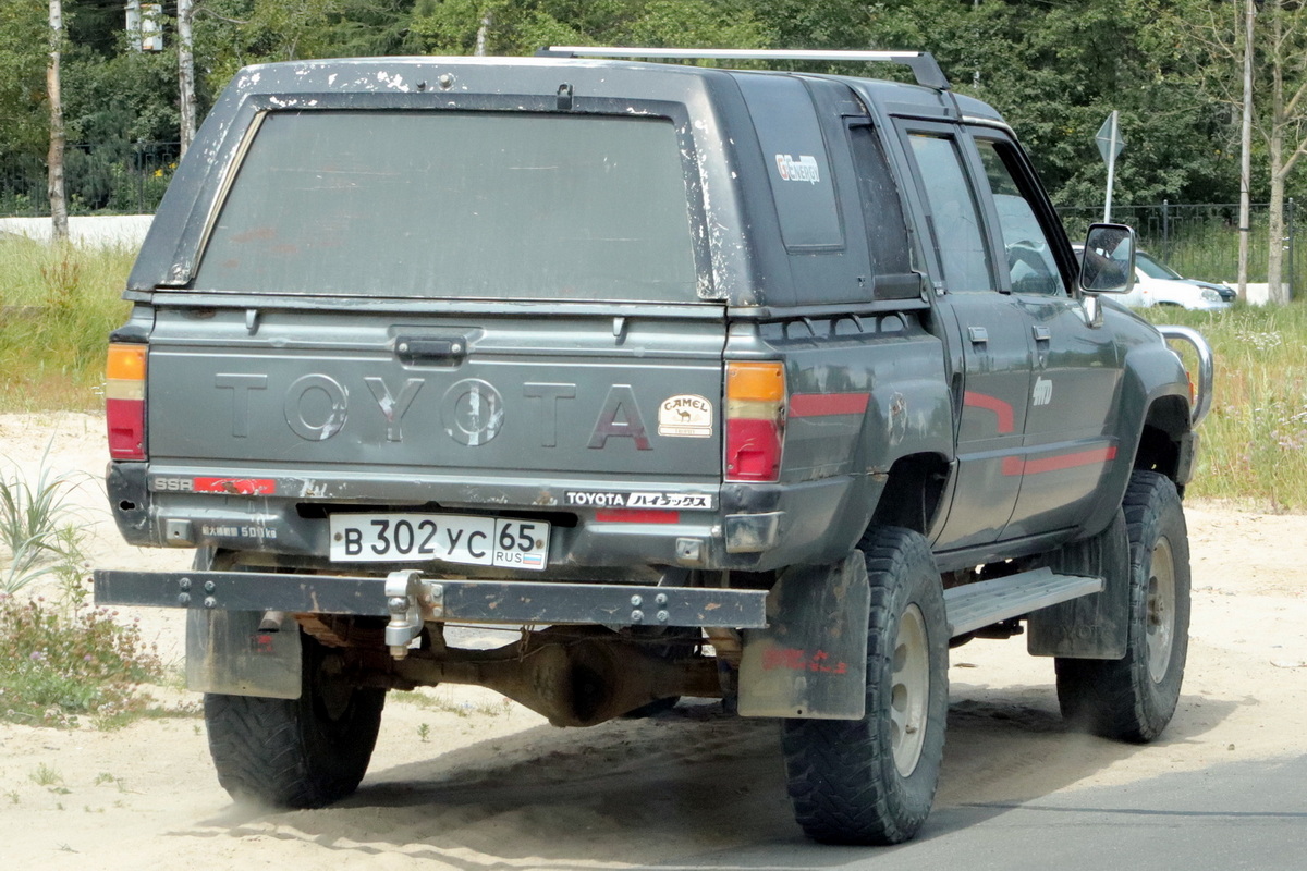 Сахалинская область, № В 302 УС 65 — Toyota Hilux (N50/N60/N70) '83-97