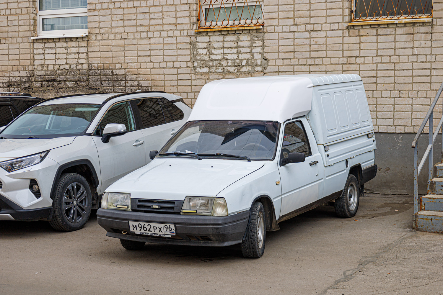 Свердловская область, № М 962 РХ 96 — Иж-2717-223 '97-05