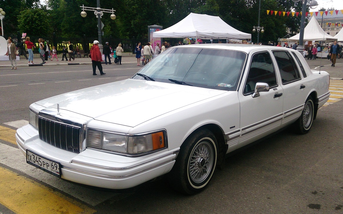 Тверская область, № Х 345 РР 69 — Lincoln Town Car (2G) '90-97