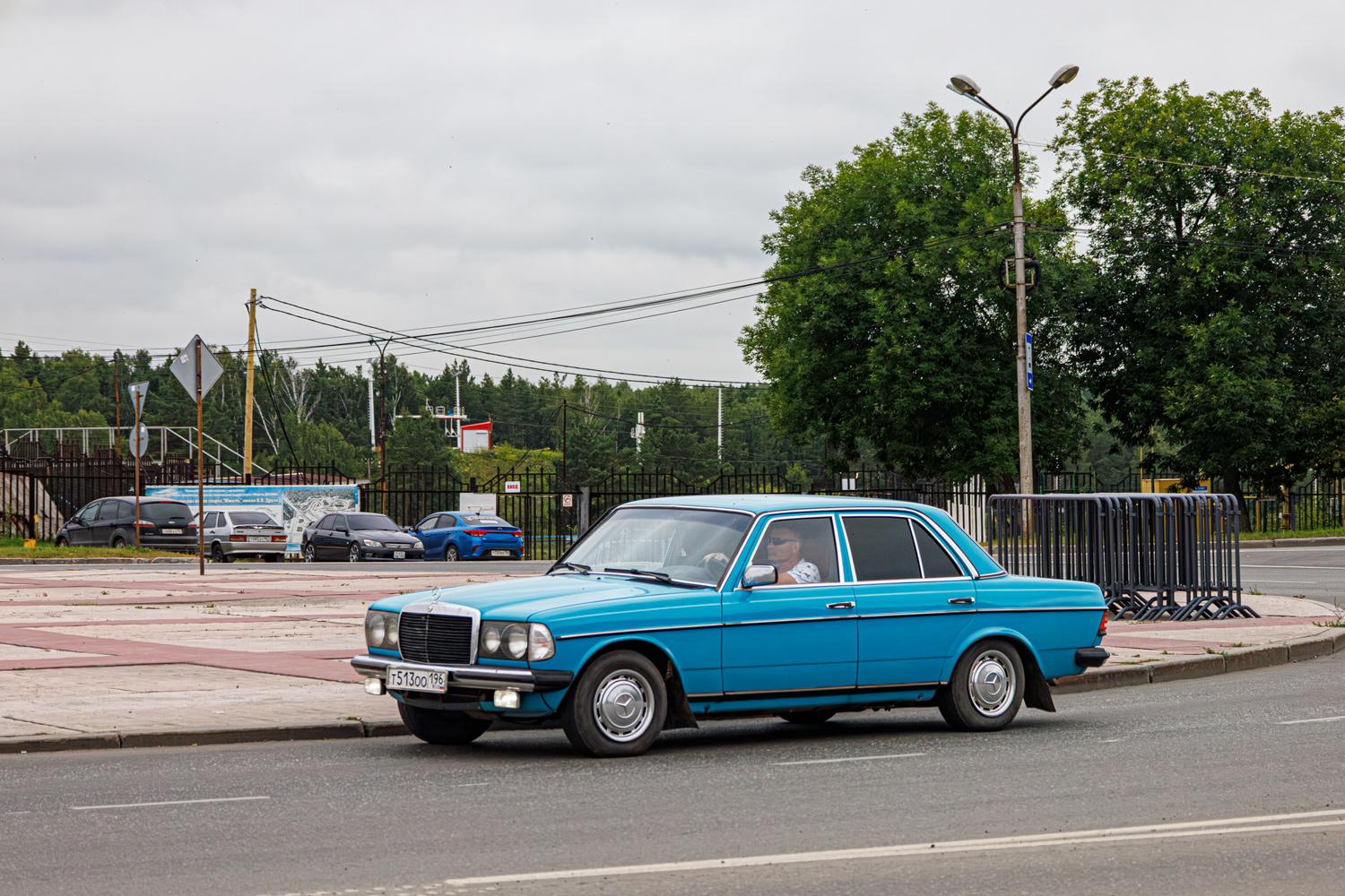 Свердловская область, № Т 513 ОО 196 — Mercedes-Benz (W123) '76-86