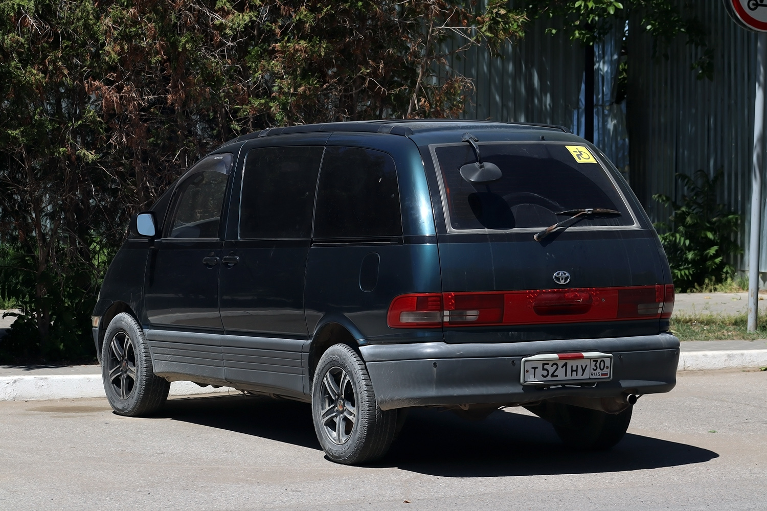 Астраханская область, № Т 521 НУ 30 — Toyota Estima (XR10/XR20) '90-99