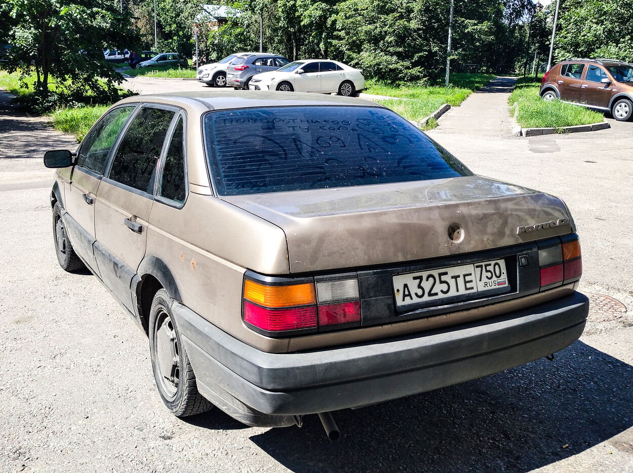 Московская область, № А 325 ТЕ 750 — Volkswagen Passat (B3) '88-93