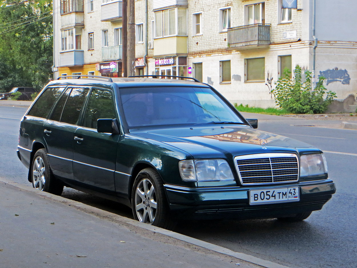 Кировская область, № В 054 ТМ 43 — Mercedes-Benz (S124) '86-96