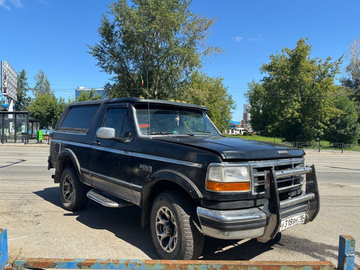 Удмуртия, № У 318 ВН 18 — Ford Bronco (5G) '92-96