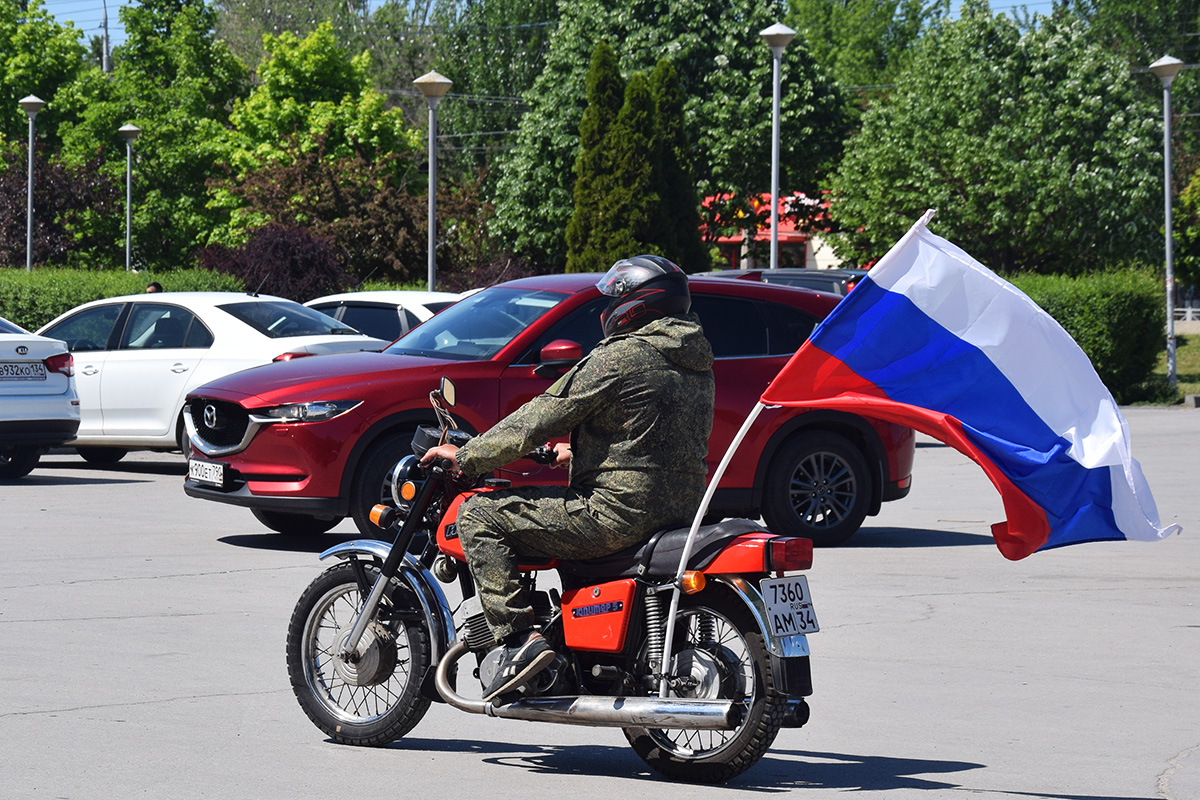 Волгоградская область, № 7360 АМ 34 — Иж Юпитер-5-01 '88-07; Волгоградская область — День Победы 9 мая 2025