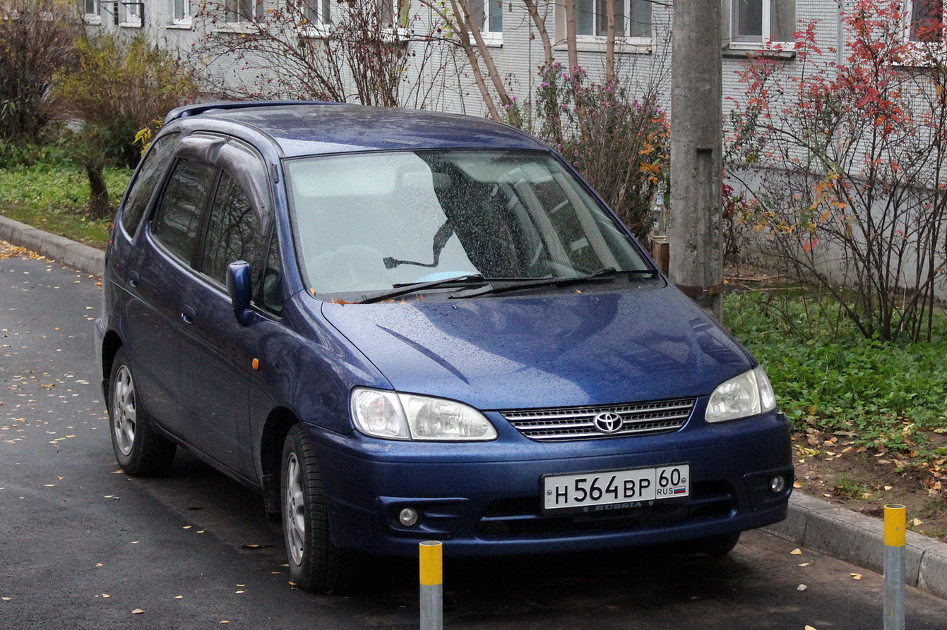 Псковская область, № Н 564 ВР 60 — Toyota Corolla Spacio (AE110/111) '97-01