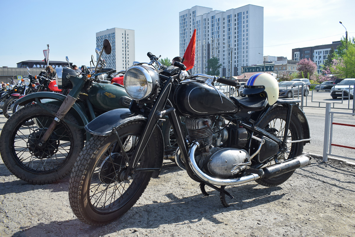 Алтайский край, № 3465 АС 22 — Иж-350 '46-51; Алтайский край — День Победы. Барнаул. 2025 г.