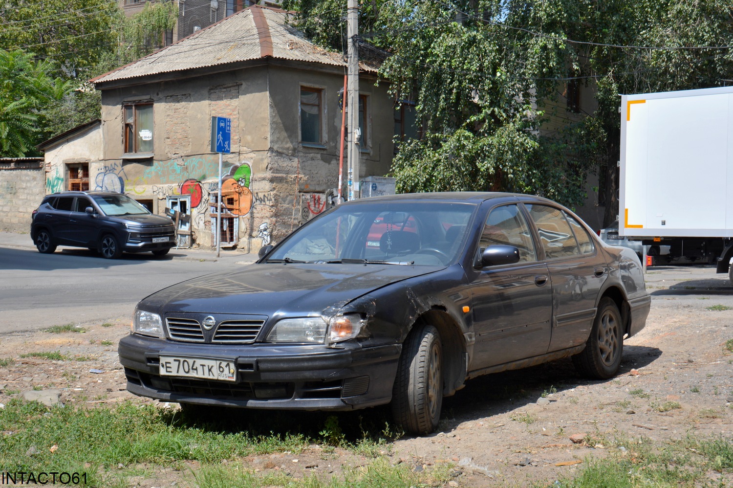 Ростовская область, № Е 704 ТК 61 — Nissan Maxima (4G) '94-99