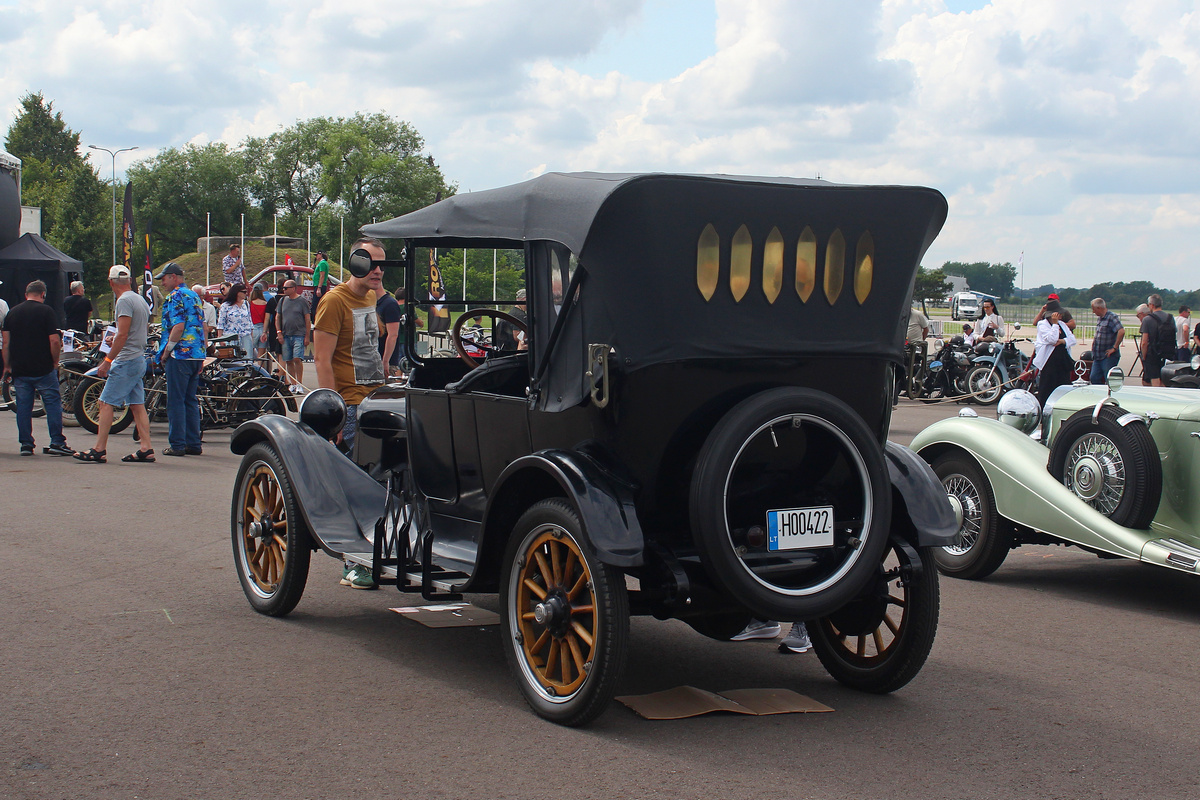 Литва, № H00422 — Dodge (Общая модель); Литва — Nesenstanti klasika 2025
