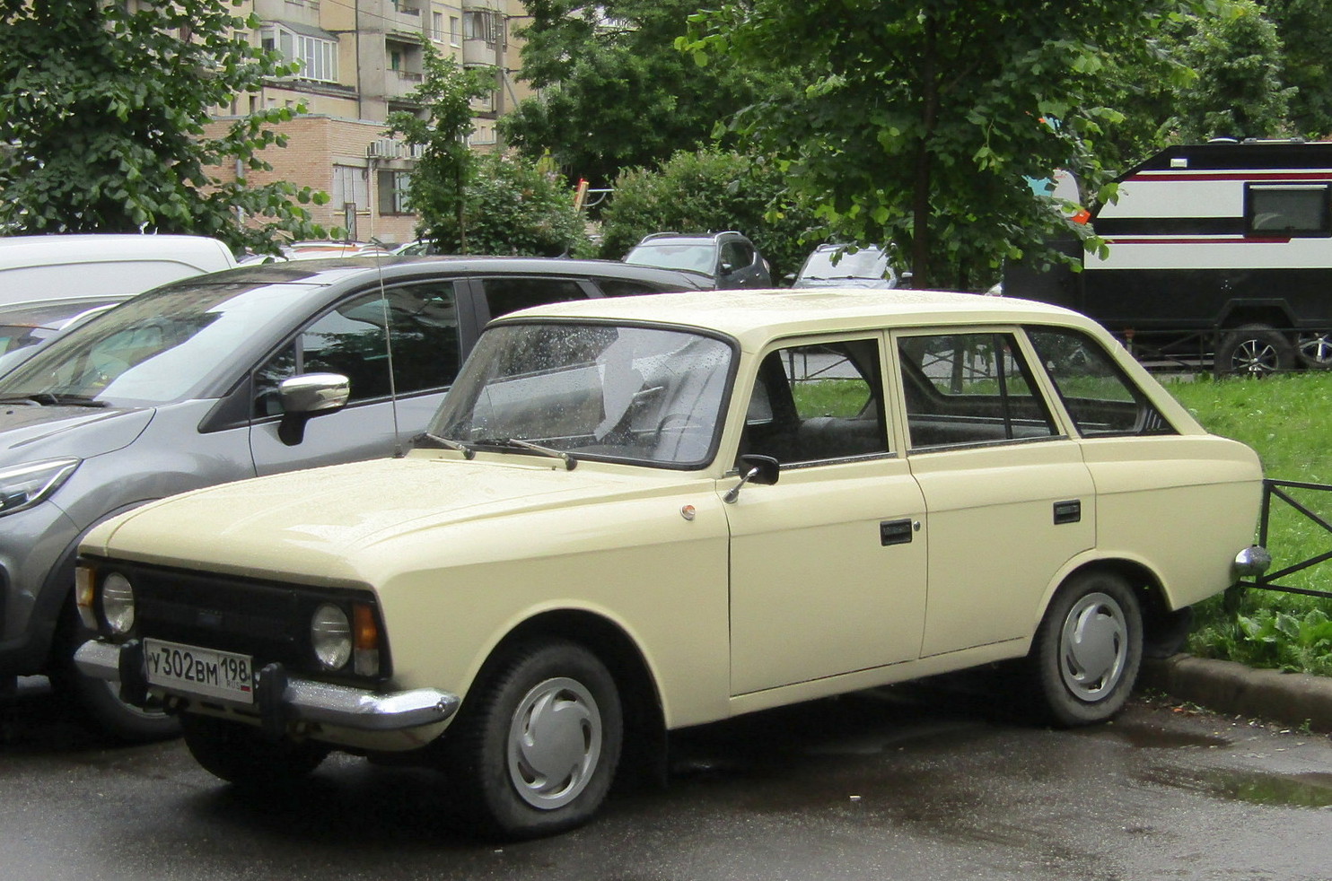 Санкт-Петербург, № У 302 ВМ 198 — Иж-21251 Комби '81-97