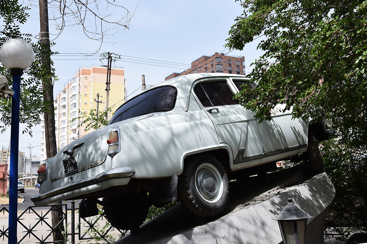 Астраханская область, № 19-51 ВАК — ГАЗ-21 Волга (3 серия) '62-70; Техника на постаментах, памятники (Астраханская область)