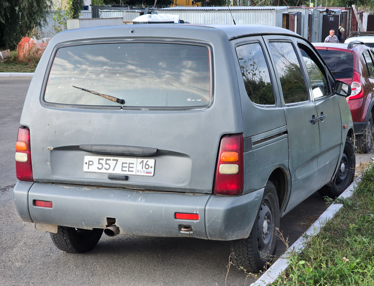 Татарстан, № Р 557 ЕЕ 16 — ВАЗ-21204 Надежда '02-05