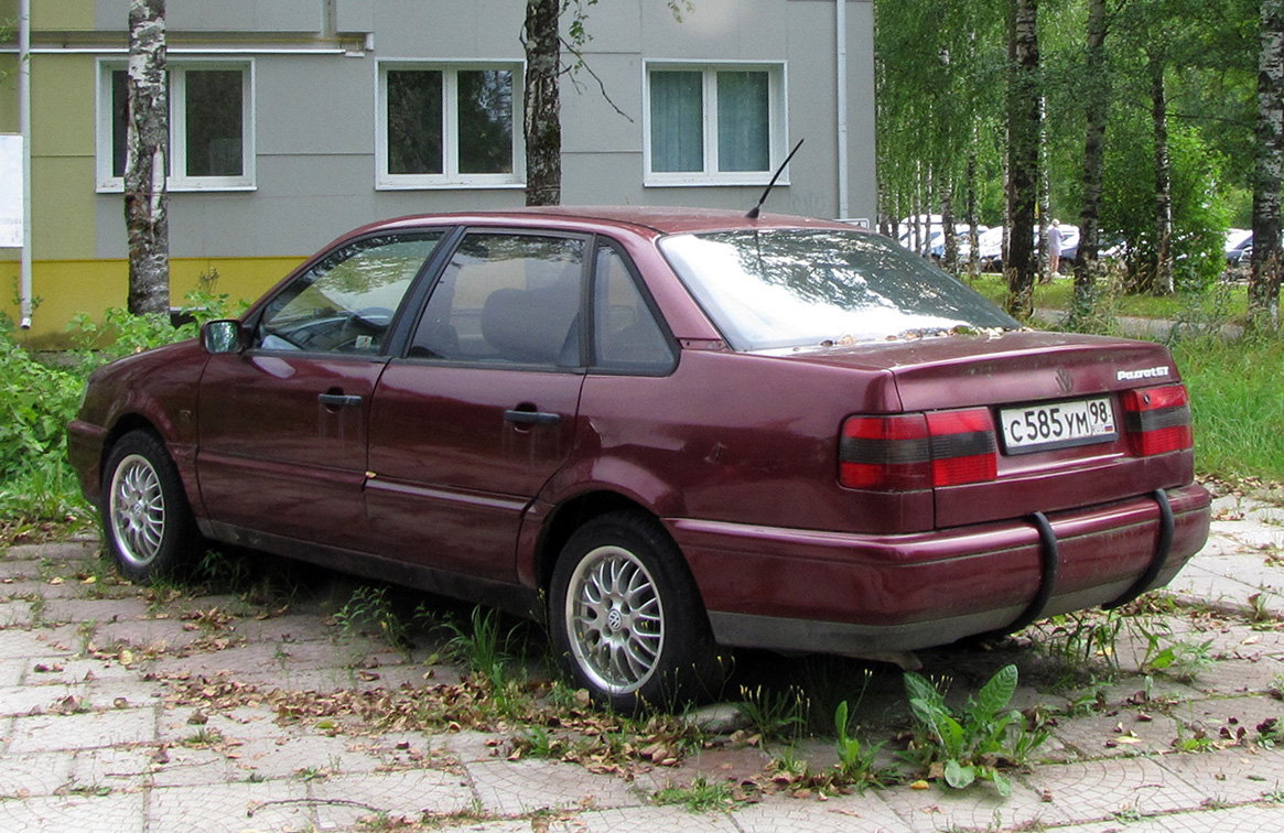 Архангельская область, № С 585 УМ 98 — Volkswagen Passat (B4) '93-97