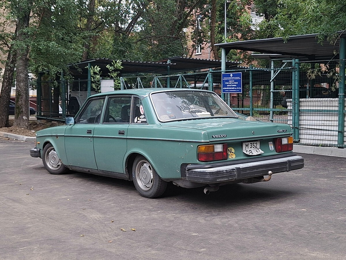 Курская область, № М 352 ОВ 67 — Volvo 244 GL '79-81