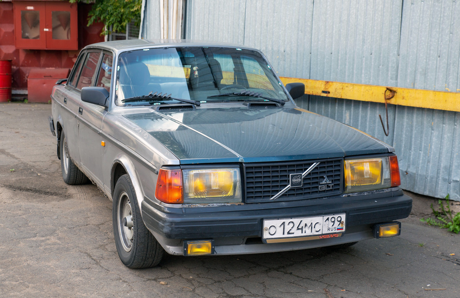Москва, № О 124 МС 199 — Volvo 240 GL '86–93