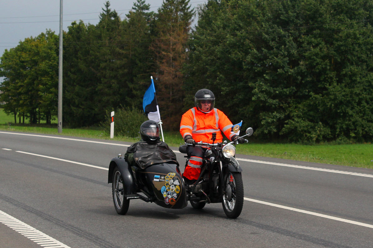 Эстония, № (EST) U/N MT 0004 — Zündapp (Общая модель); Литва — Baltijos kelias 35