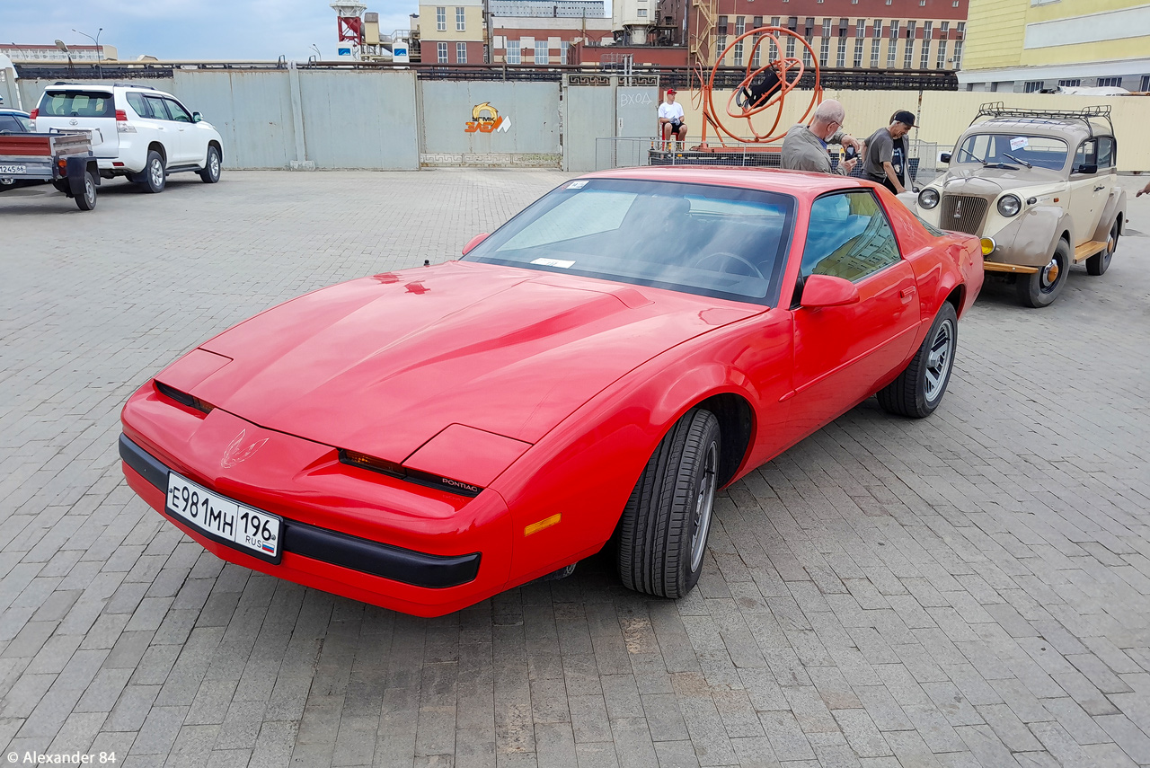 Свердловская область, № Е 981 МН 196 — Pontiac Gran Prix (5G) '88-96; Свердловская область — Фестиваль "Авторетро" 2025