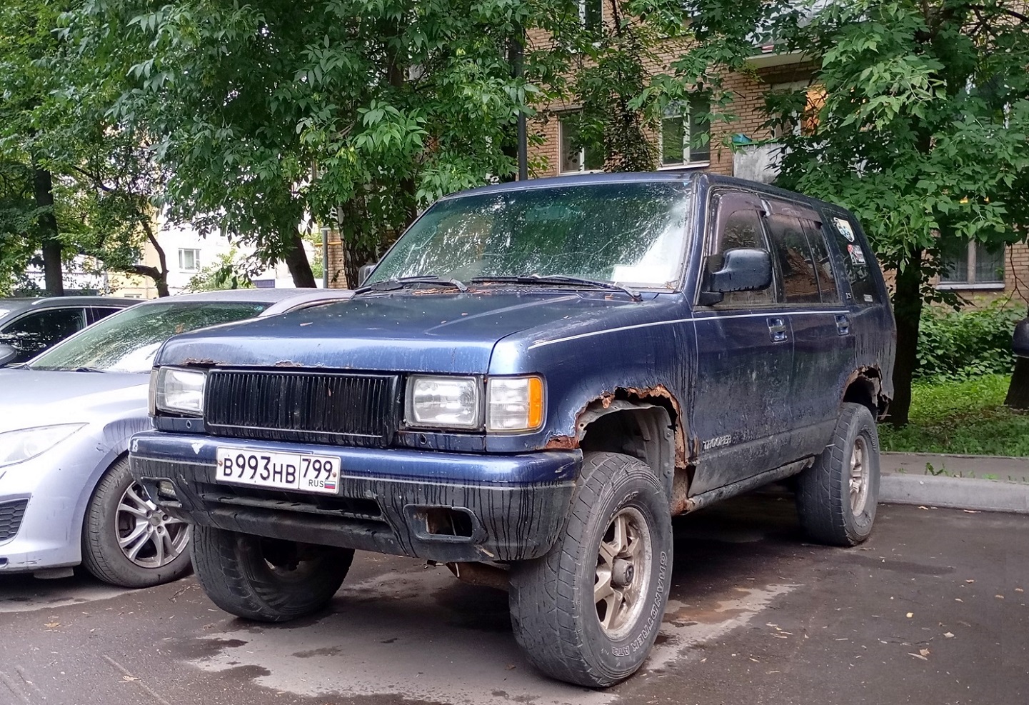 Москва, № В 993 НВ 799 — Isuzu Trooper (1G) '81-91