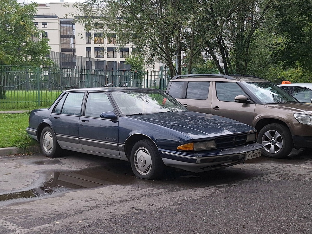 Москва, № О 177 ОУ 797 — Pontiac Bonneville (8G) '87-91