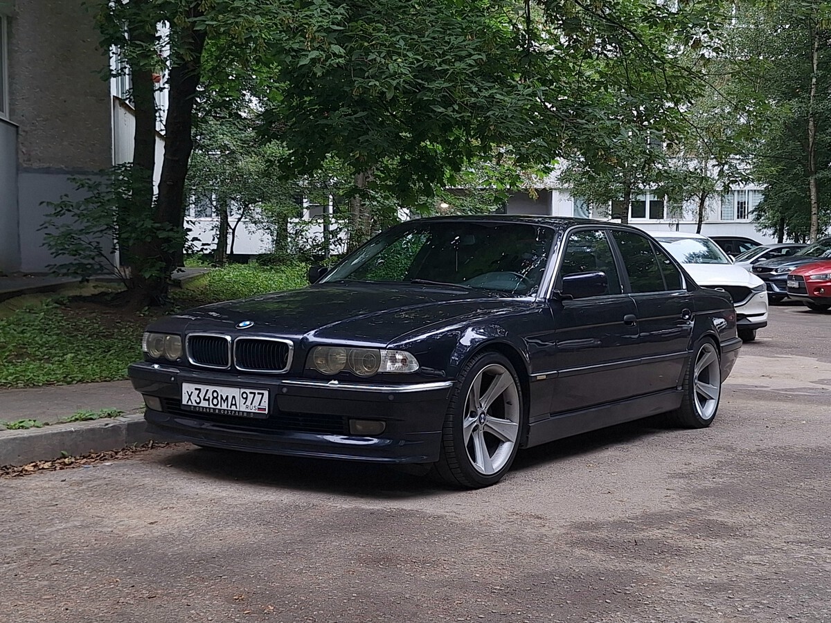 Москва, № Х 348 МА 977 — BMW 7 Series (E38) '94-01