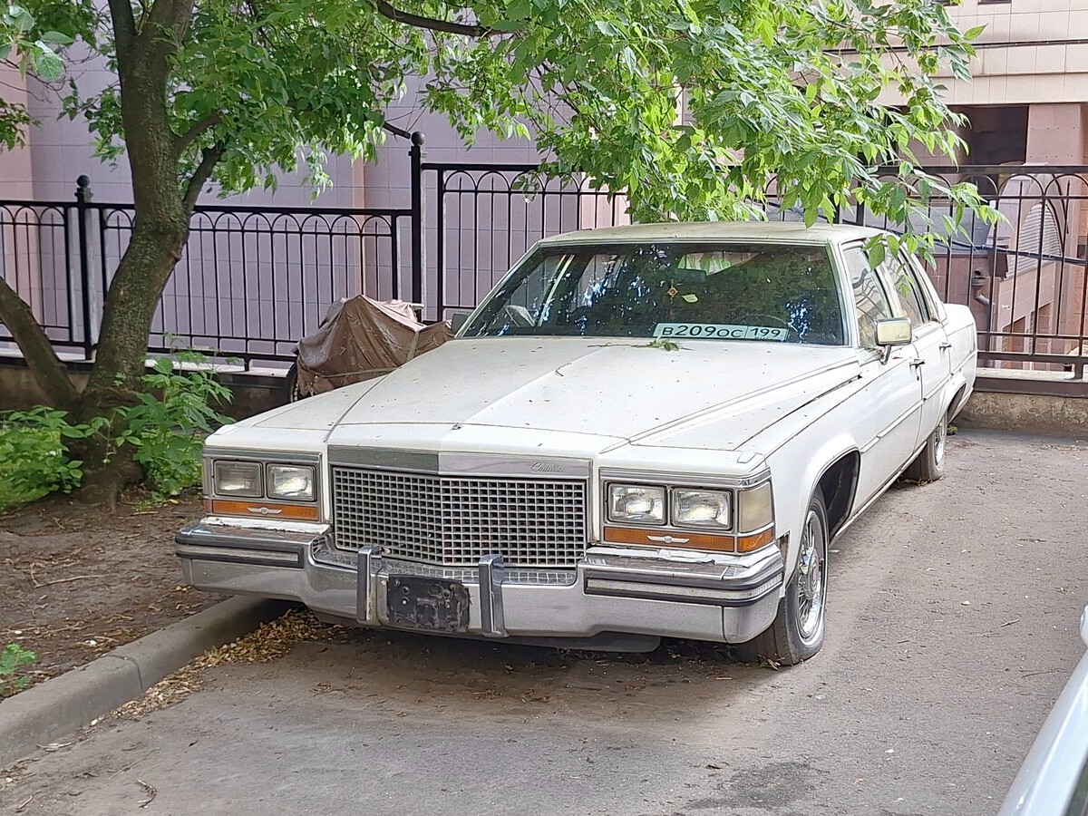 Москва, № В 209 ОС 199 — Cadillac Fleetwood (1G) '85-93