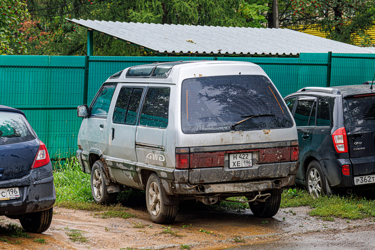 Свердловская область, № Н 422 ХЕ 196 — Toyota TownAce (R20/R30) '82-96
