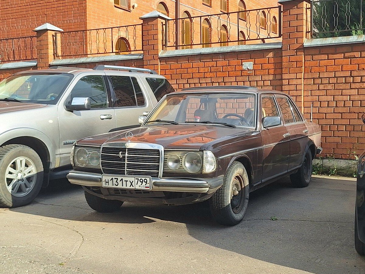 Москва, № Н 131 ТХ 799 — Mercedes-Benz (W123) '76-86