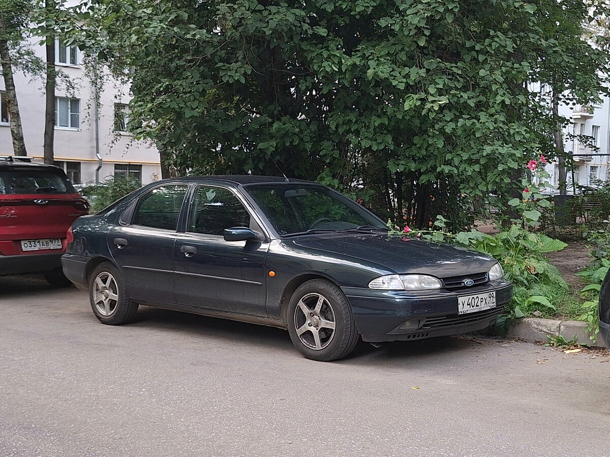 Москва, № У 402 РХ 99 — Ford Mondeo (1G) '92-96