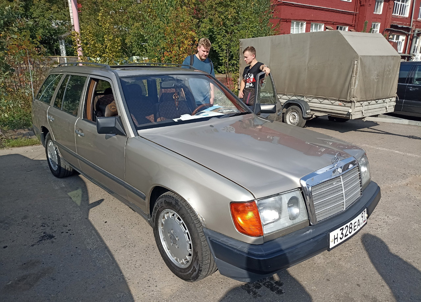 Москва, № Н 328 ЕА 97 — Mercedes-Benz (S124) '86-96