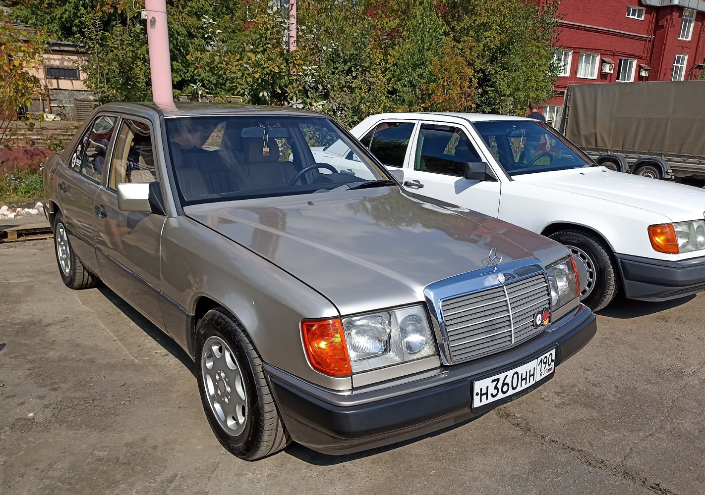 Московская область, № Н 360 НН 190 — Mercedes-Benz (W124) '84-96