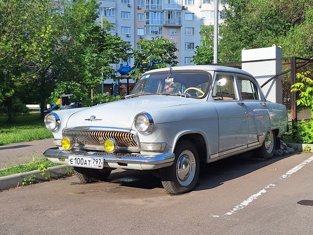 Москва, № Е 100 АТ 797 — ГАЗ-21Р Волга '65-70