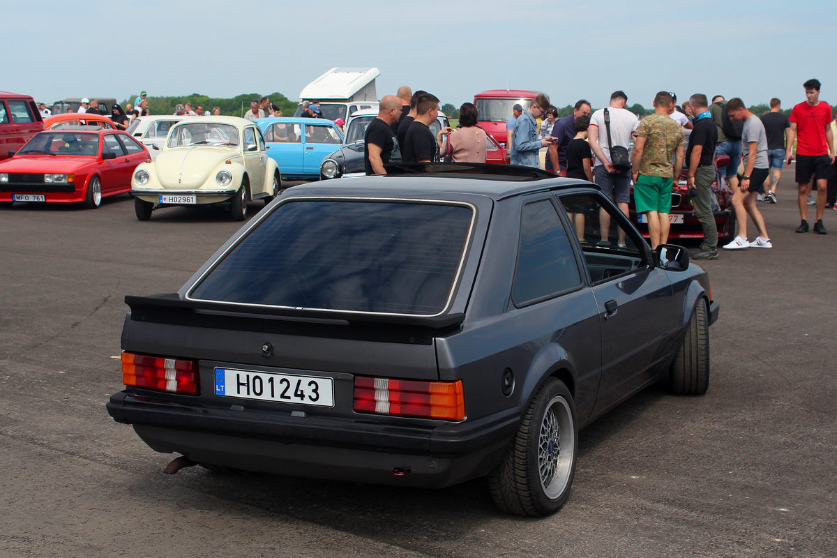 Литва, № H01243 — Ford Escort MkIII '80-86; Литва — Retro mugė 2024