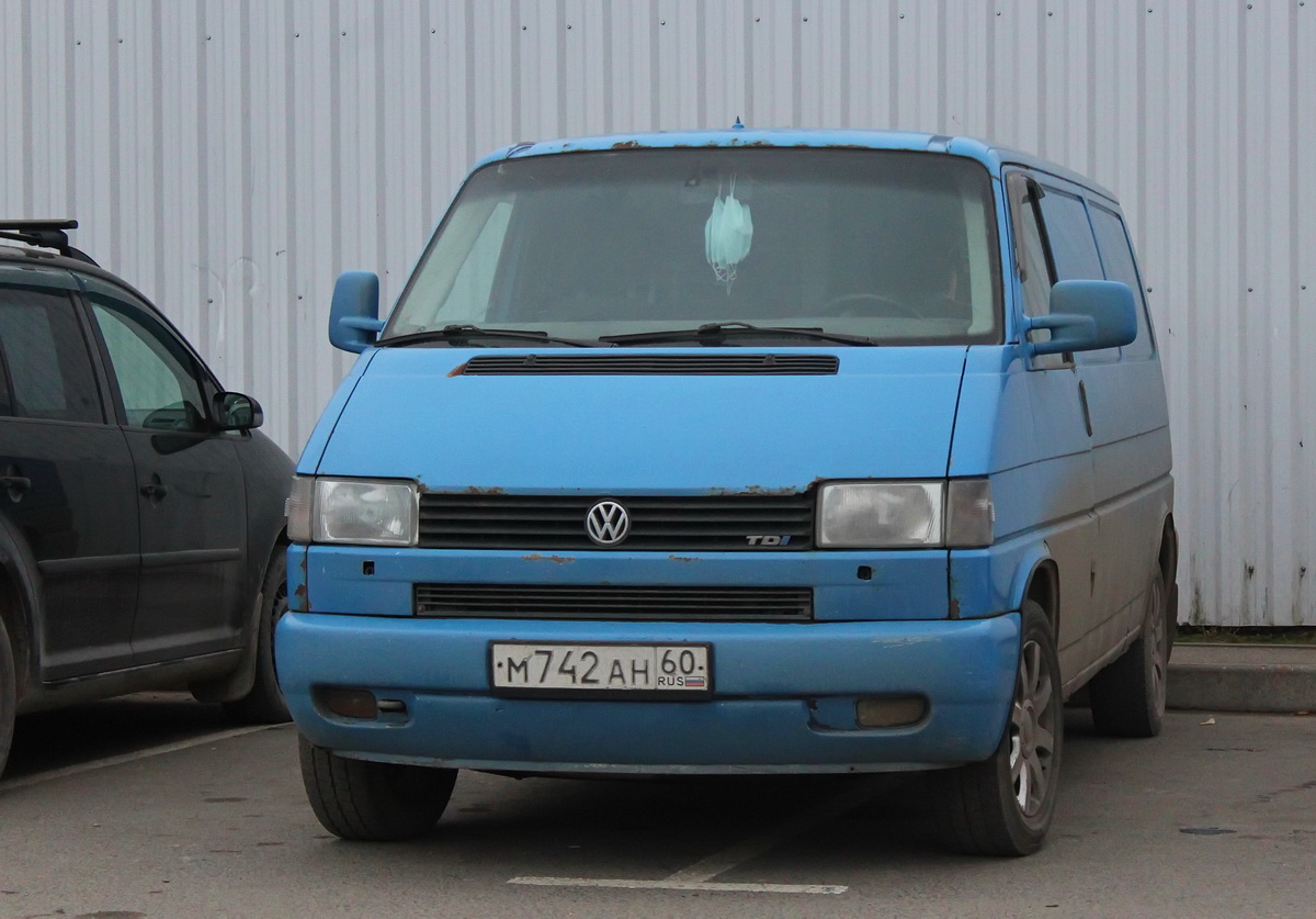 Псковская область, № М 742 АН 60 — Volkswagen (T4) Kastenwagen '90-03