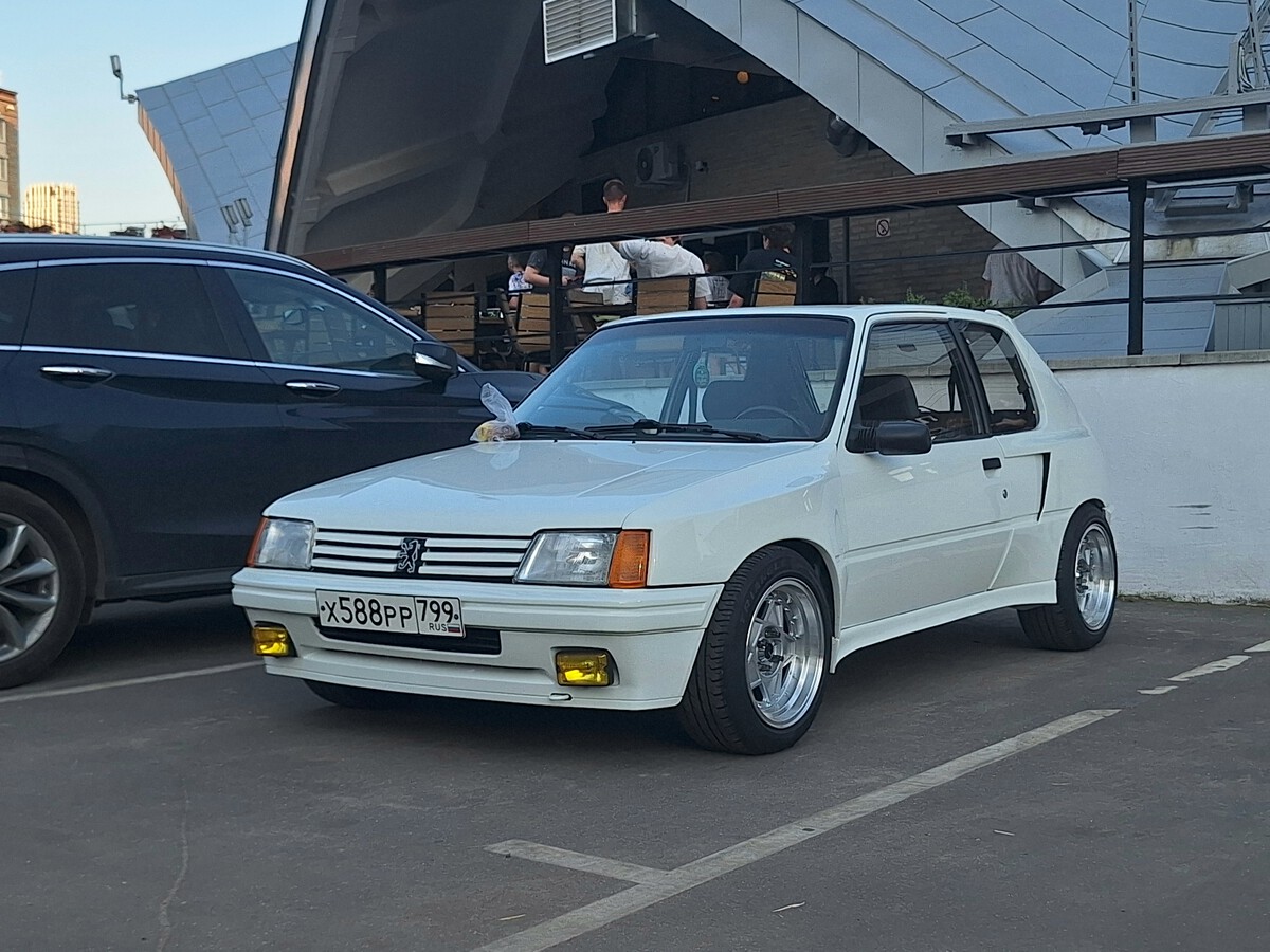 Москва, № Х 588 РР 799 — Peugeot 205 '83-98