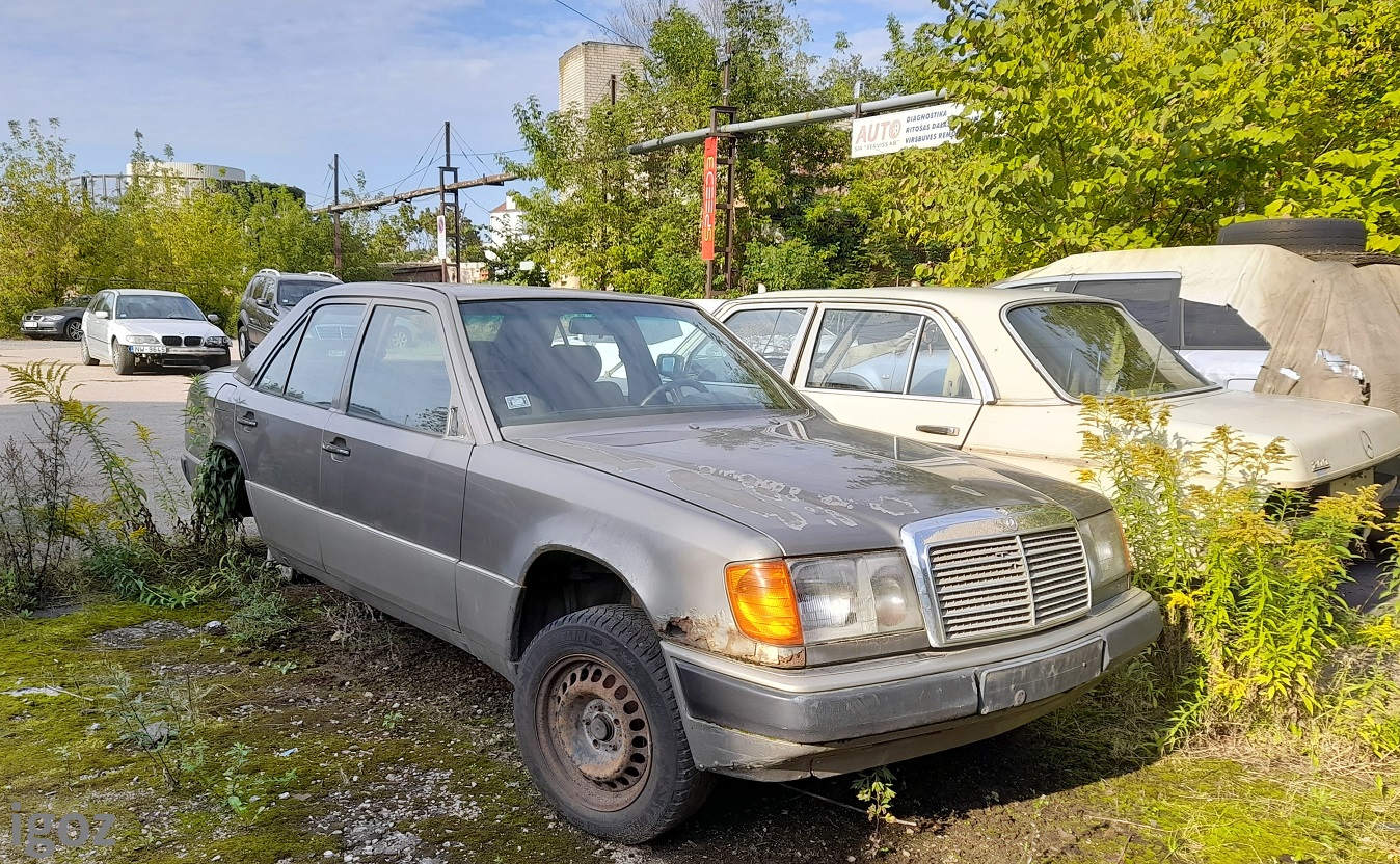 Латвия, № FN-7042 — Mercedes-Benz (W124) '84-96