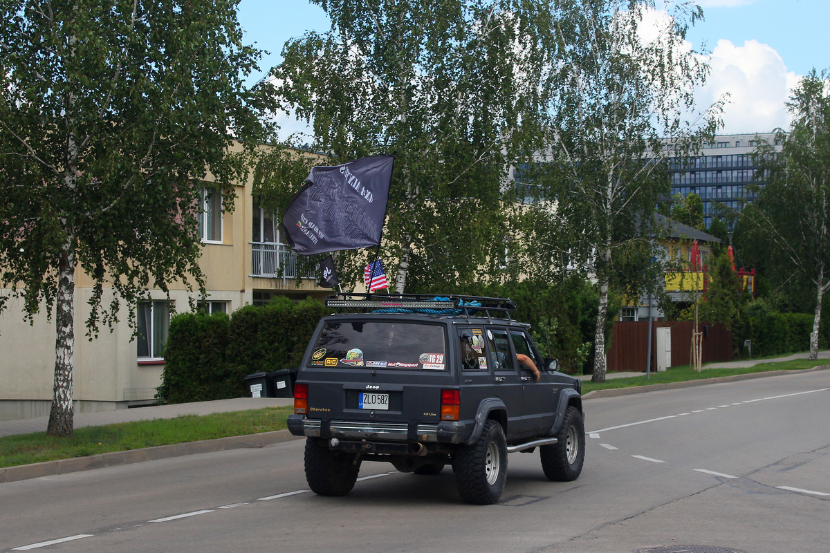 Литва, № ZLO 582 — Jeep Cherokee (XJ) '84-01; Литва — American Spirit 2025