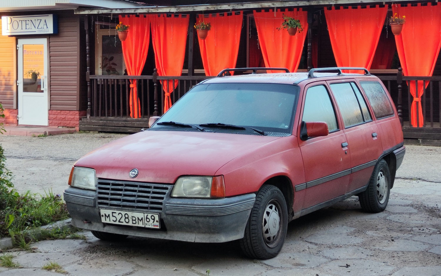 Тверская область, № М 528 ВМ 69 — Opel Kadett (E) '84-95
