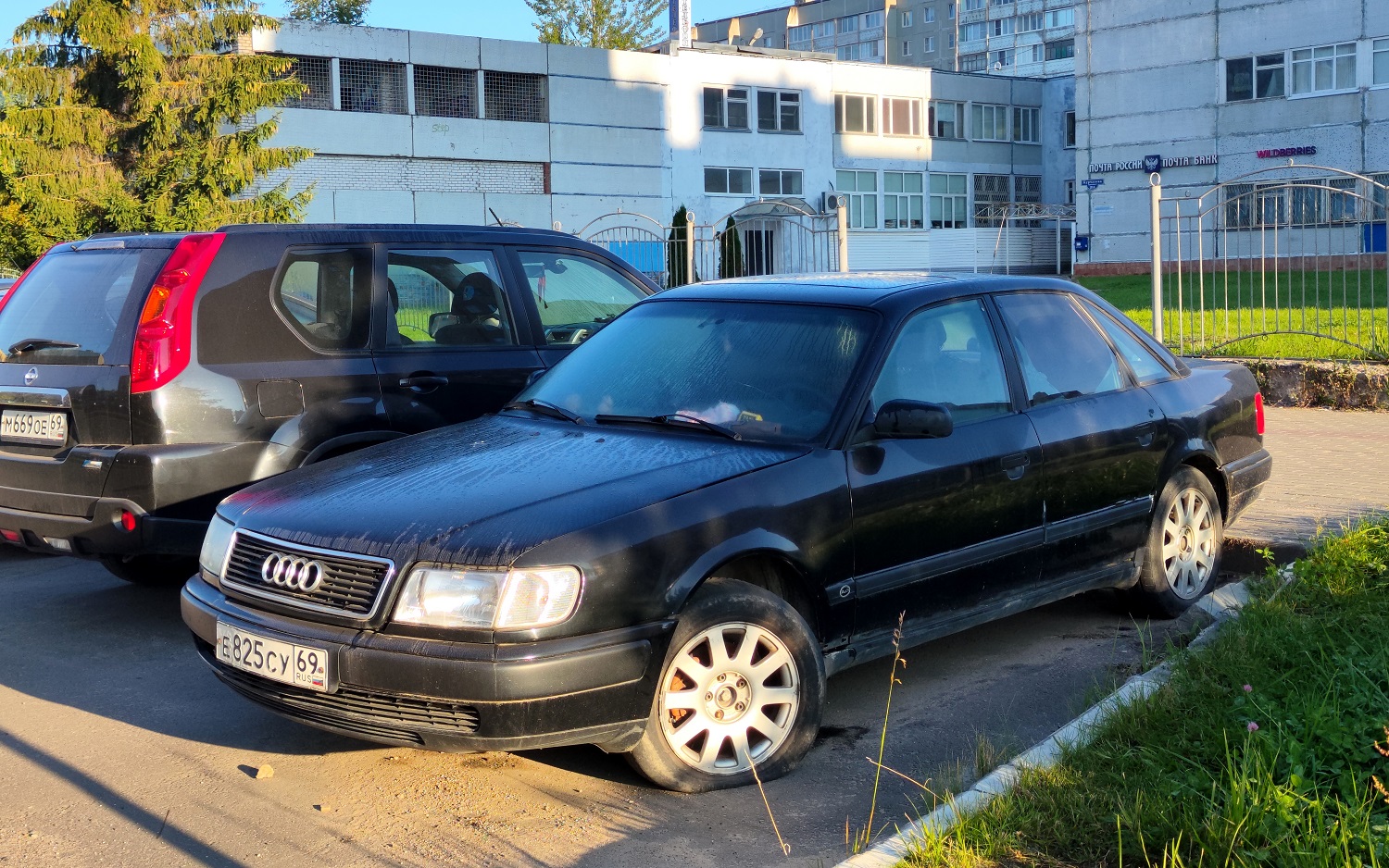 Тверская область, № Е 825 СУ 69 — Audi 100 (C4) '90-94