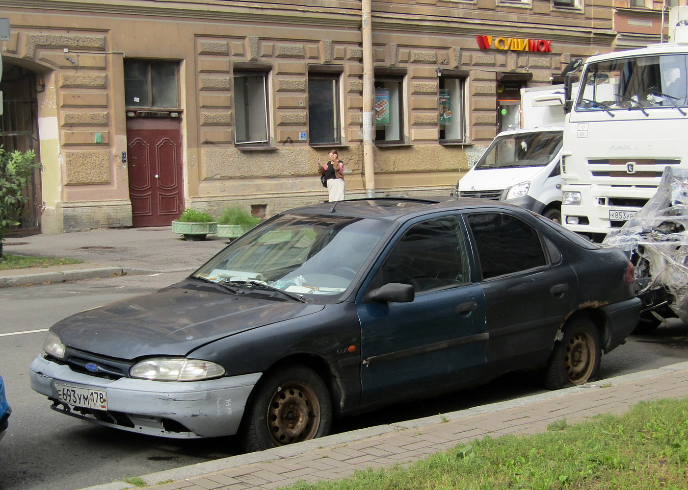Санкт-Петербург, № Е 693 УМ 178 — Ford Mondeo (1G) '92-96