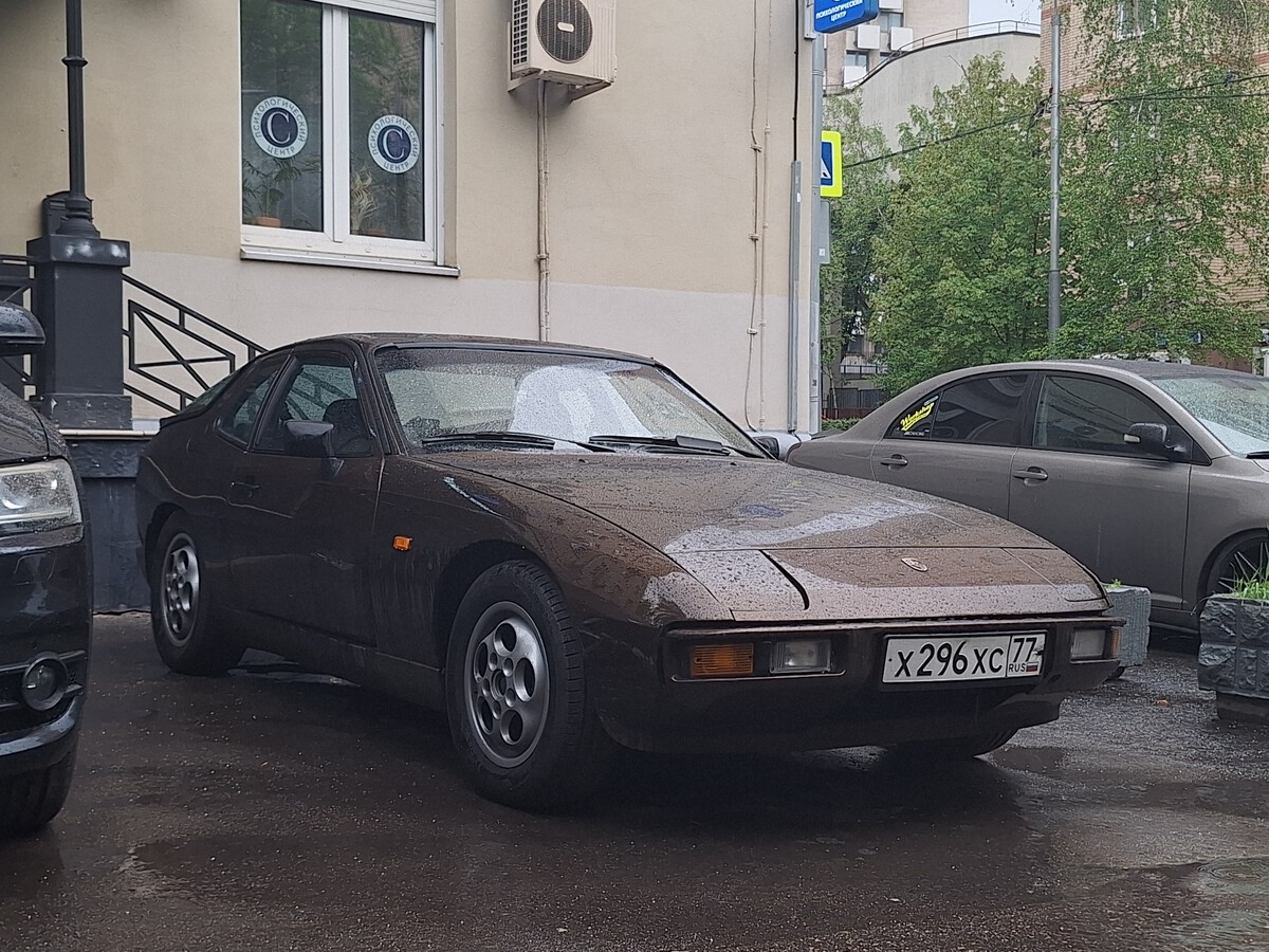 Москва, № Х 296 ХС 77 — Porsche 924 '76-88