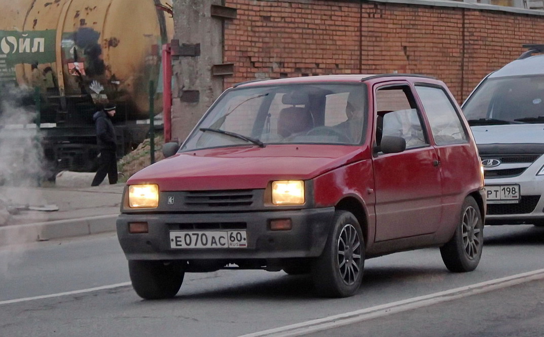 Псковская область, № Е 070 АС 60 — ВАЗ-11113 (ЗМА) '96-06