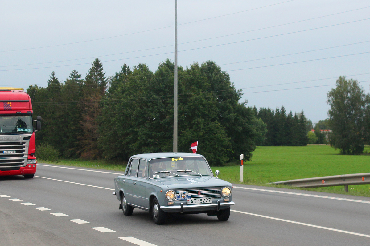 Латвия, № AT-9227 — ВАЗ-2101 Жигули '70-83; Литва — Baltijos kelias 35