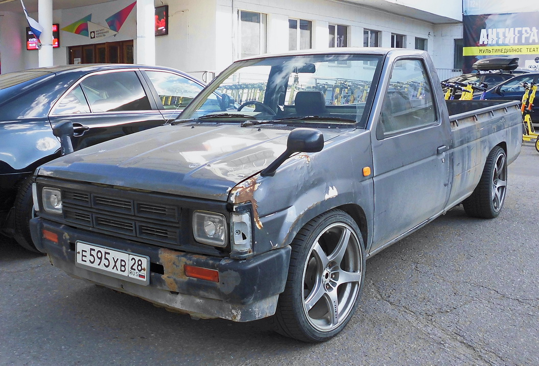 Амурская область, № Е 595 ХВ 28 — Nissan Datsun (D21) '85-97
