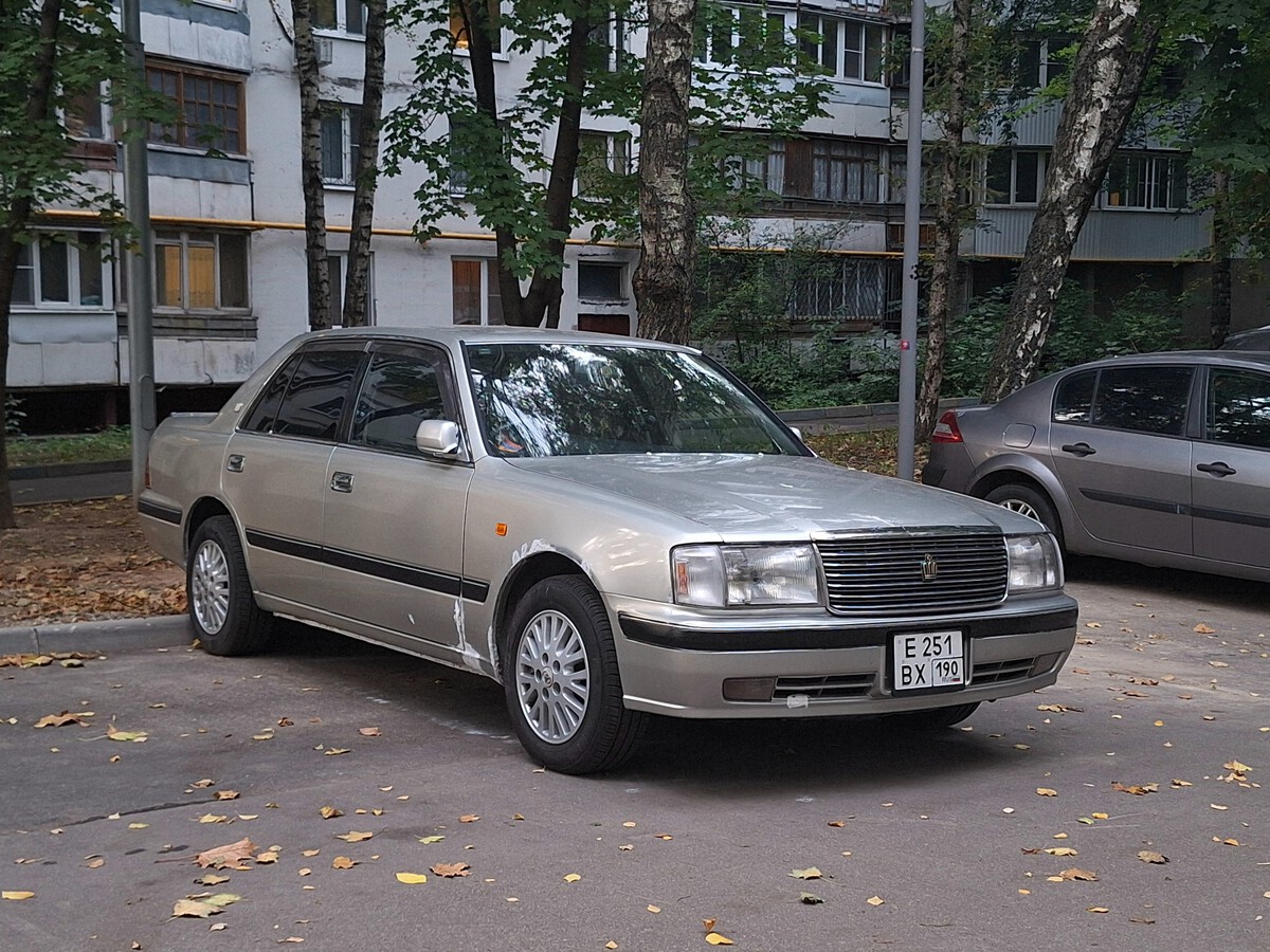 Москва, № Е 251 ВХ 190 — Toyota Crown (S150) '95-01