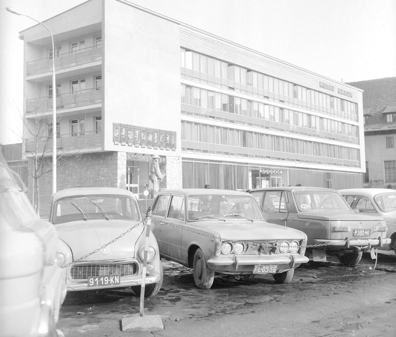 Польша, № 91-19 KN — Syrena 105 '72-83; Польша, № FL-05-56 — Polski FIAT 125p (FSO 125p) '67-91; Польша, № PJ-00-46 — Wartburg 353 '66-85; Польша — Старые фотографии
