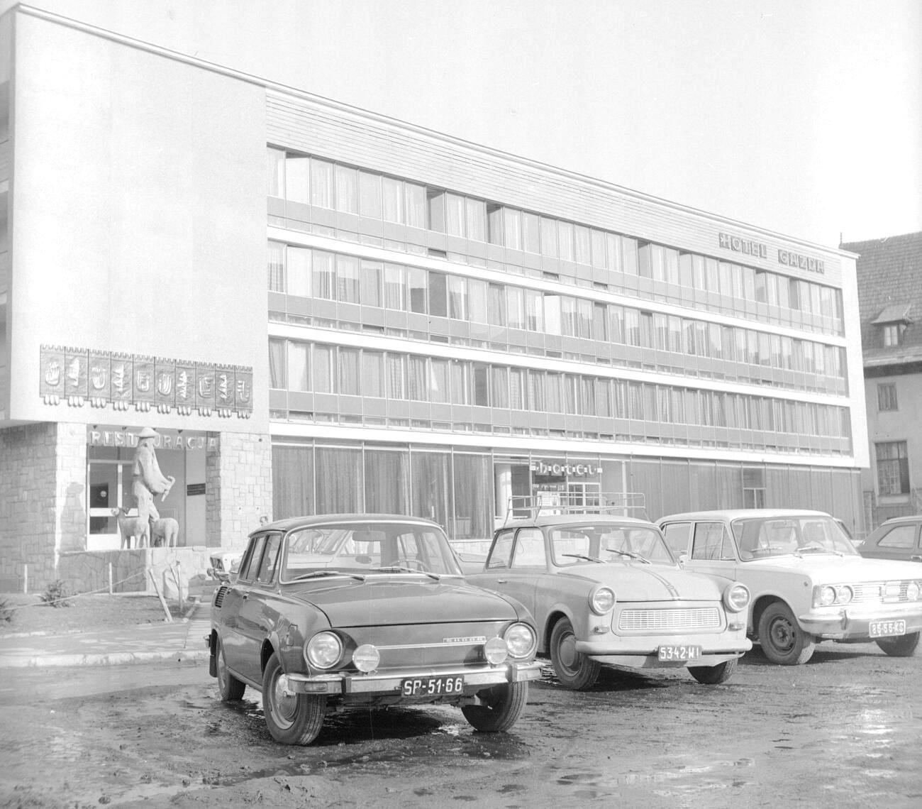 Польша, № SP-51-56 — Škoda 100/110 '69-77; Польша, № 53-42-WI — Trabant 601 (P601) '63-89; Польша, № 85-55-KS — Polski FIAT 125p (FSO 125p) '67-91; Польша — Старые фотографии