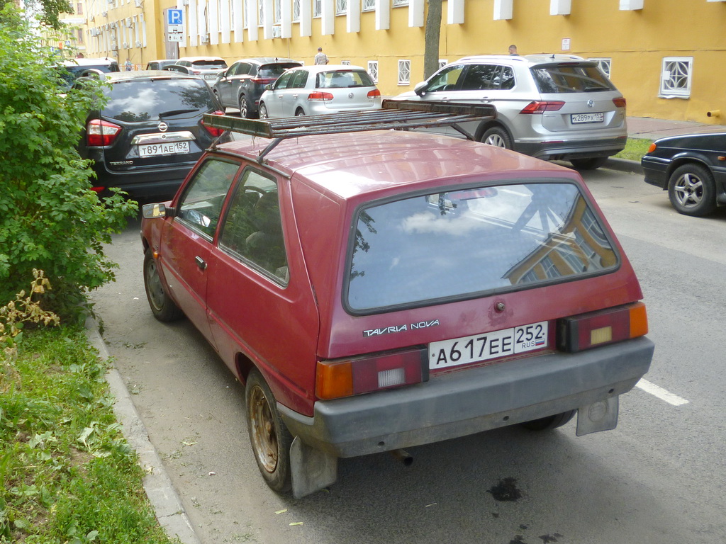 Нижегородская область, № А 617 ЕЕ 252 — ЗАЗ-110247 Таврия '91-07